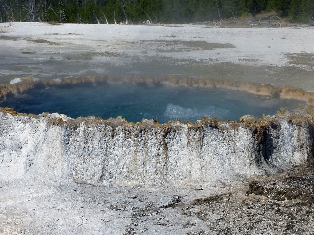 Yellowstone Old faithfull Punch Bowl spring (5).JPG